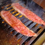 和牛焼肉成城大臣 - 和牛特上カルビ〈タレ焼き〉