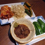 和牛焼肉成城大臣 - もやしナムル キムチきゅうりキムチ