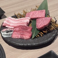 近江うし 焼肉 にくTATSU 青山本店 - 