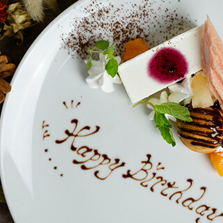 記念日誕生日スペシャル特典が無料★特製ケーキとサプライズ演出