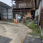 中華料理 口福 - 奥に何やら別のラーメン屋さん…やってるのかな？