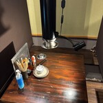 炭火焼肉 ホルモン にく式 - テーブル席