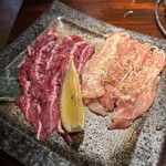 炭火焼肉 ホルモン にく式 - ツラミ、せせり