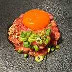 炭火焼肉 ホルモン にく式 - 和牛ユッケ