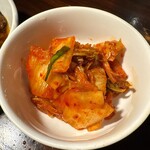 炭火焼肉 ホルモン にく式 - キムチ