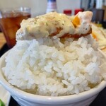 わ楽 - 豚バラ厚切りのてりやきタルタルオンザライス！