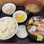 御食事処 友 - 刺身定食　1,000円(税込)