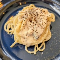 カフェトスカ - パルミジャーノ・レッジャーノで仕上げるカルボナーラ