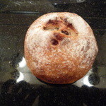 ペストリーショップ - ル・パン・オー・フィグ206円天然酵母の生地に赤ワイン煮とプレーンの2種類のイチジクを合わせたパン