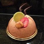 Pesutori Shoppu - ノアゼット・プラリネ　699円『バタークリームとヘーゼルナッツのムースの中にフランボワーズのジュレをあしらったケーキ』