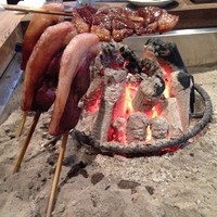 柳家 - 鹿肉が香ばしく焼き上がっていきます