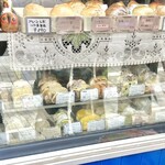 あおの森べーぐる - ショーウィンドウ。