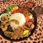 CHAN☆CURRY - プレート。特に「タカリ族の黒豆とウラド豆のダル」に感動。