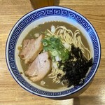 豚骨醤油 三輪 - 濃厚煮干らーめん中盛