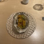 レストラン トヨ トーキョー - 岩牡蠣　エスカルゴバターソース