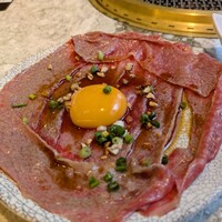 肉の匠 将泰庵  船橋本店 - 炙りユッケ