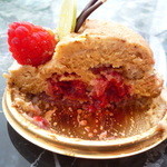 ペストリーショップ - ノアゼット・プラリネ断面ローラン・ジャナンの新作♪写真イマイチですいません(｡_｡；)