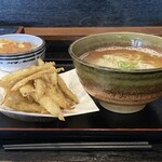 大地のうどん 本店 - 盛りはこんな感じ