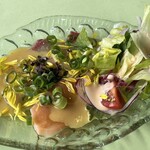 トミズダイナー - ヒラスとサーモンのカルパッチョ
