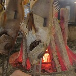 炭火原始焼と蔵元焼酎の店 のどぐろの中俣 - 焼き風景