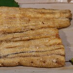 味治 - 白焼き。蒲焼きよりもはるかによく蒸し、じっくり焼き上げる