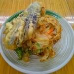 純手打ち讃岐うどん 綾 - かきあげとナス天（セルフです）