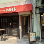 スパイスパレット - 外観(お店は階段を上がった2階)