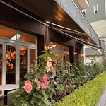 ルグラン旧軽井沢 - カフェレストランは目抜き通りに華やかさ