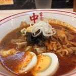 蒙古タンメン中本 - 「冷やし五目味噌タンメン」のスープをアップで！