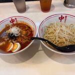 蒙古タンメン中本 - 妻の注文した「冷やし五目味噌タンメン」こちらは、スープは熱く、麺は冷たい麺になります。