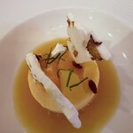 LE GRAND - 可食用花朵的蛋白霜十分吸引人