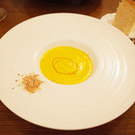 il tram - 人参とアーモンドのズッパ(3800円のコース)