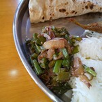 インディアン・レストラン　ロタ - タマネギとインゲン豆のバジ