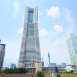 川村屋 - "汽車道"から左を見れば、"みなとみらい"のビル群。