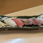 すしや万采 - おまかせ握り5巻（アオリイカ、メバチマグロ、炙り黒むつ、アジ、しょうご）