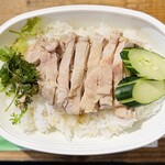 タイ屋台メシ モンティ 13 - カオマンガイ　蒸し鶏