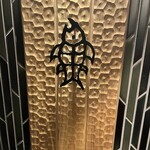 なきざかな - 意味深なオブジェ