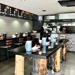 肉そば 藤七 - 店舗内観　　　　　　　　　　　　　　　　　　　　　　　　　　　　　　カウンター6席 ＋ 立食い用テーブルは10人位用