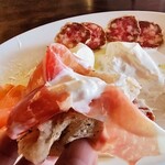 hectopascal - 窯焼きパンONブッラータ