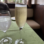 レザンヌ - スパークリングワインのグラス