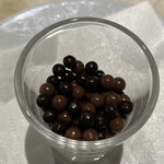 ジャン=ポール・エヴァン - 魚と貝の下には粒チョコ