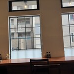 焼津港 みなみ - お一人様用のカウンター席もアリ。