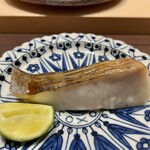 鮨 鈴木 - 真魚鰹の焼き物　黒七味で