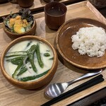 LASOLA Bhutan Restaurant - エマダツィランチ