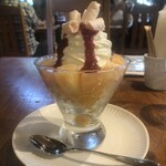 オークウッド - 桃パフェ 1,150円（税込）