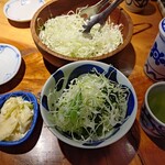 かつ久 無庵 - サラダ キャベツ お漬物のおかわり自由です