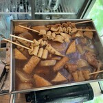 たこ焼・駄菓子 ぷるぷる - おでん。底には豚足があるそうです