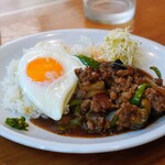 nil cafe - ガパオ