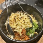 焼肉酒場よんちゃん - 石焼チーズビビンバ（950円）