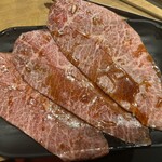 焼肉酒場よんちゃん - ミスジ（一枚: 380円）